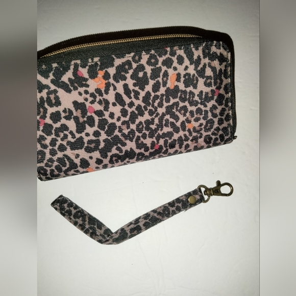 Travelon (Multicolor) Animal Print RFID Block Single Zip Around Wristlet Wallet - Picture 11 of 11